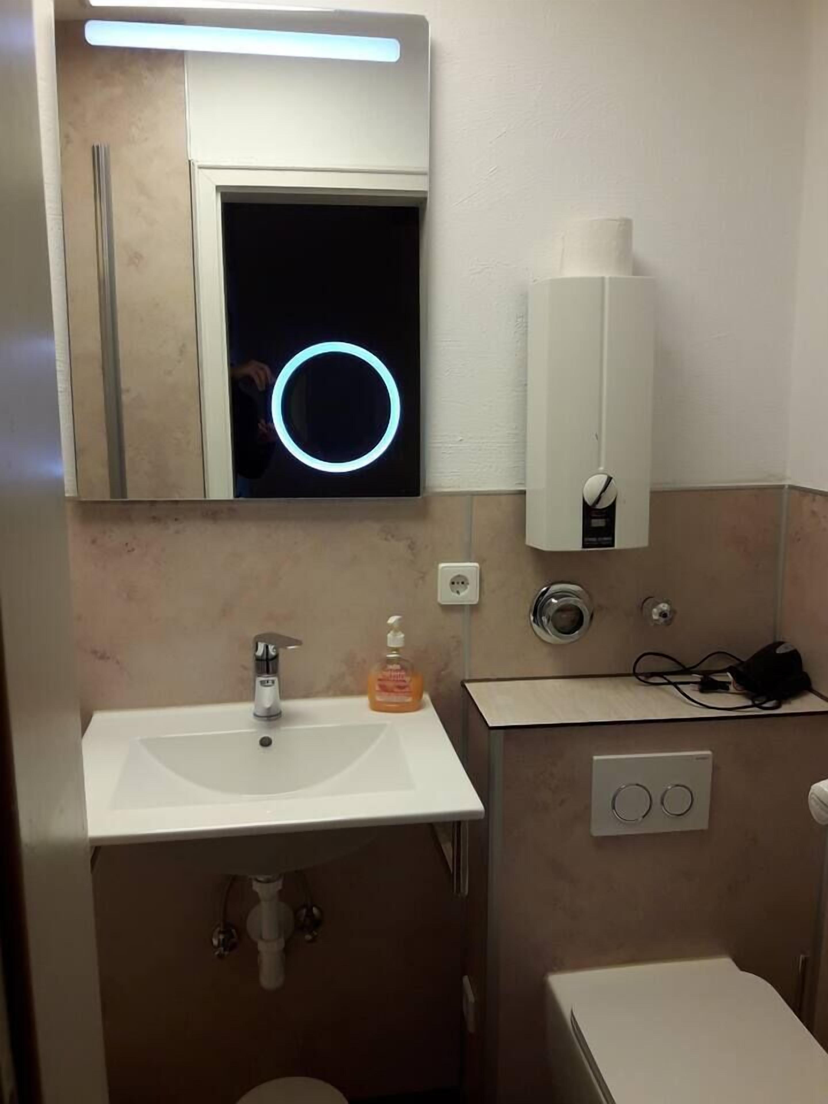 Hårføner, håndklær, såpe og sjampo