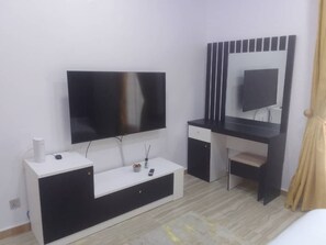 2 habitaciones, tabla de planchar con plancha, wifi y ropa de cama