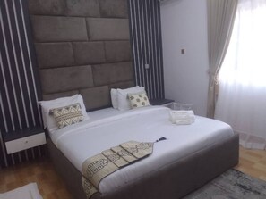 2 chambres, fer et planche à repasser, Wi-Fi, draps fournis