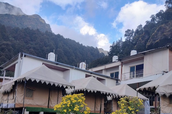 Fachada de la propiedad