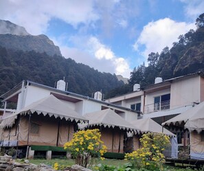 Front of property - Amar Resort Chopta Tungnath (Pokhri)