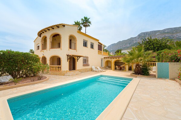Pool - Villa 'Belmonte' with Mountain View, Wi-Fi and Air Conditioning (Dénia)