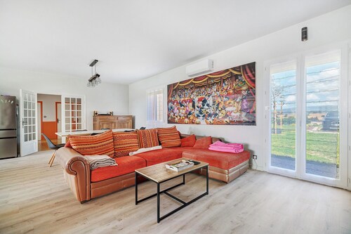 Holiday Home 'Opuceb' with Mountain View, Wi-Fi and Air Conditioning