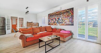 Holiday Home 'Opuceb' with Mountain View, Wi-Fi and Air Conditioning