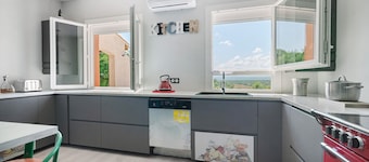 Casa vacanze 'Opuceb' con vista sulle montagne, Wi-Fi e aria condizionata