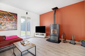 TV, video games, ping pong - Holiday Home 'Opuceb' with Mountain View, Wi-Fi and Air Conditioning (Saint-Papoul)