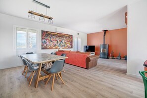 Interior - Holiday Home 'Opuceb' with Mountain View, Wi-Fi and Air Conditioning (Saint-Papoul)