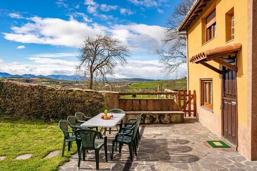 Casa rural 'Nueva' con vistas a la montaña, terraza privada y Wi-Fi