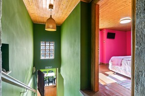 3 多间卧室、免费 WiFi、床单