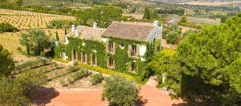 Casa di campagna Cortijo La Almazara' con vista sulle montagne, Wi-Fi e aria condizionata