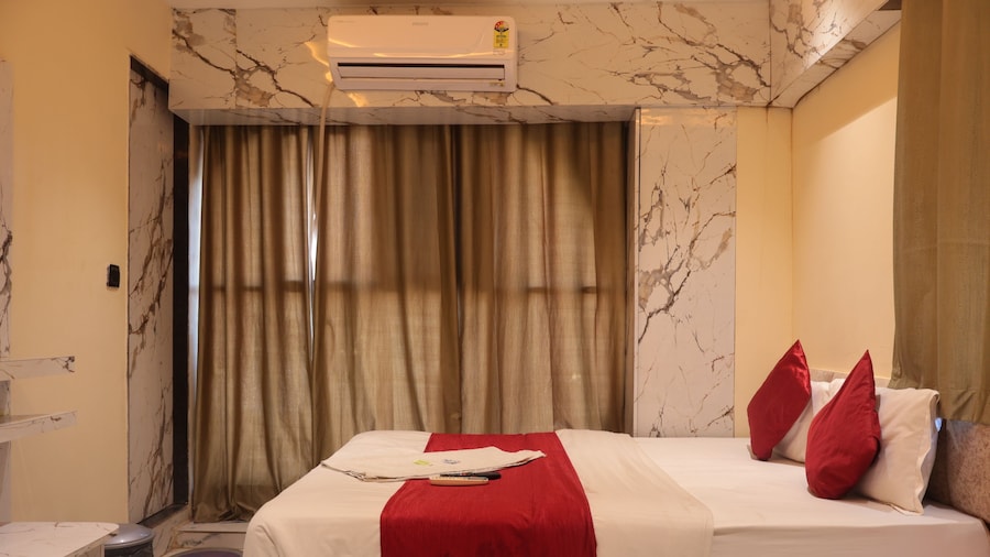 Hotel meet palace