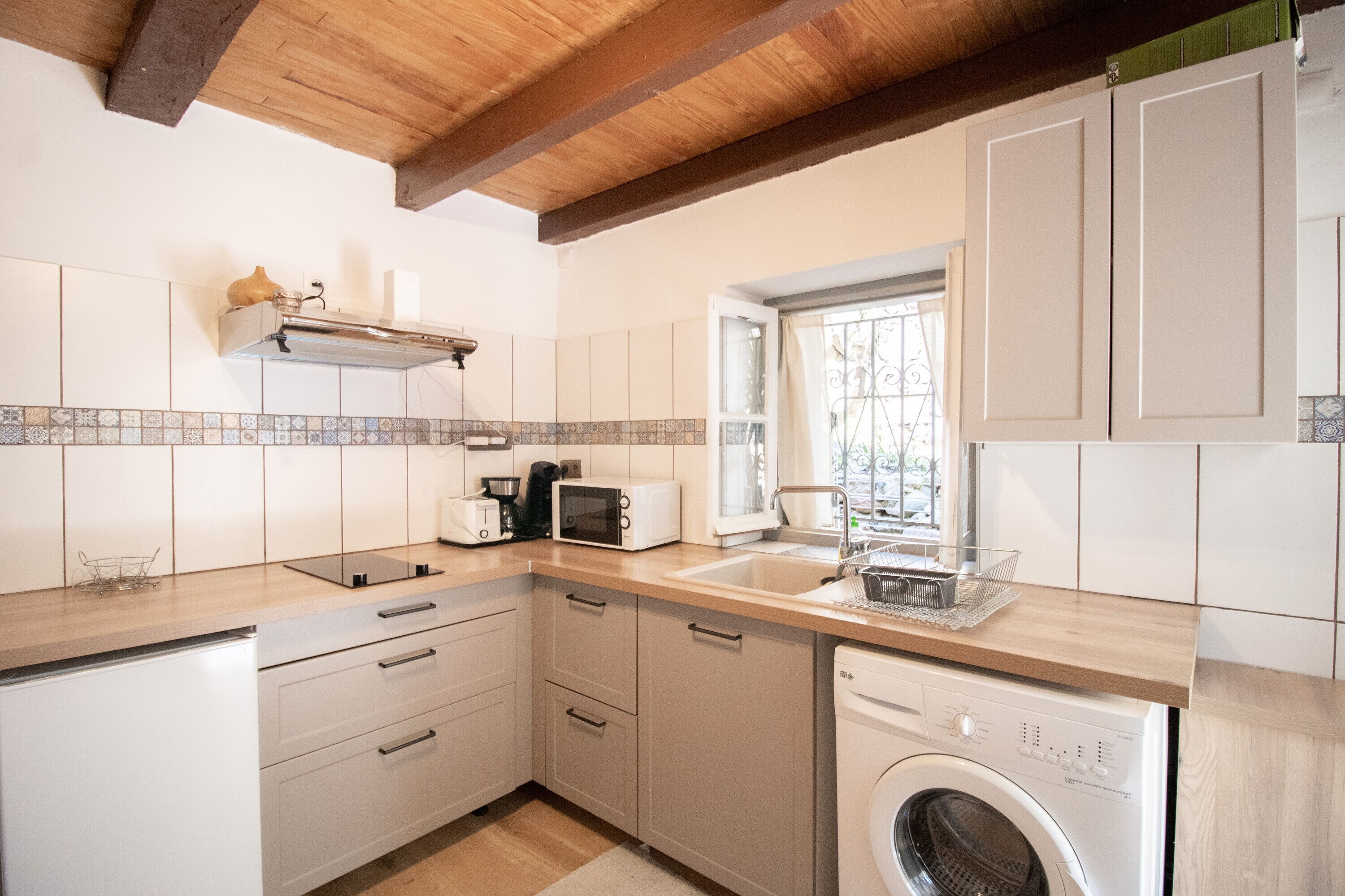 Geladeira, micro-ondas, fogão, cooktop