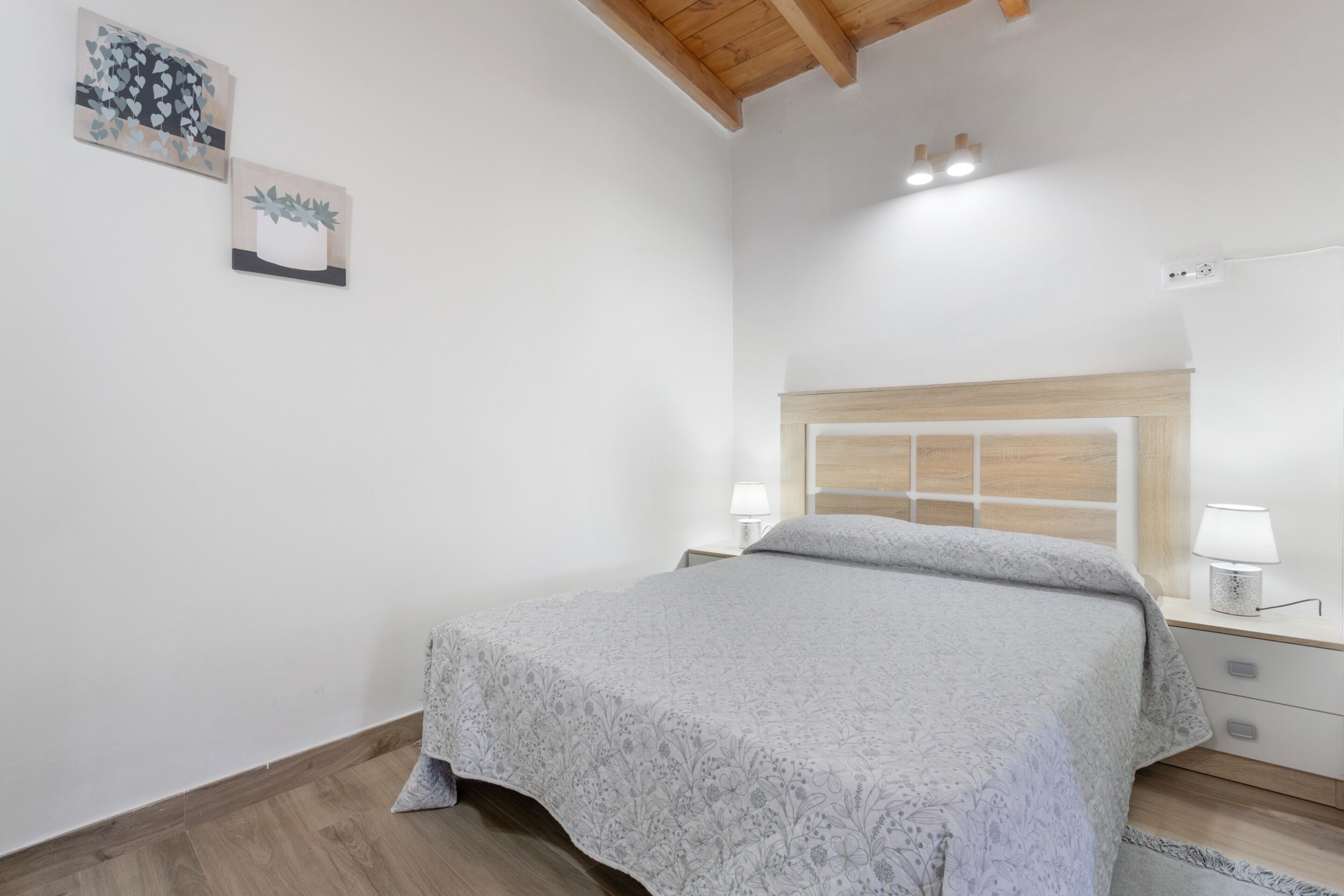 1 bedroom, bed sheets