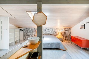 3 slaapkamers, een strijkplank/strijkijzer, gratis wifi, beddengoed