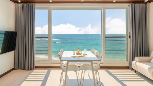 Goseong Beach Jin Spa Pension