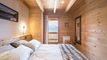 3 slaapkamers, een strijkplank/strijkijzer, gratis wifi, beddengoed