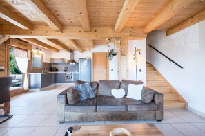 TV, caminetto, lettore DVD