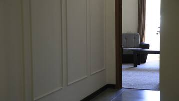 Economy Suite | In-room safe, blackout drapes, iron/ironing board, free WiFi