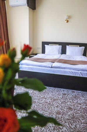 Economy Double or Twin Room | In-room safe, blackout drapes, iron/ironing board, free WiFi - Yerevan Centre Hotel  (Yerevan)