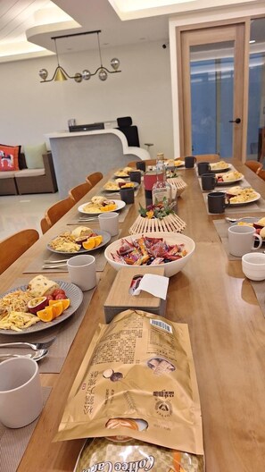 Free daily local cuisine breakfast - Pescadores B&B (Magong)