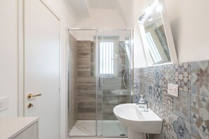 Apartment | Bathroom | Bidet - Bari Station Classic Apartment by Wonderful Italy (Bari)