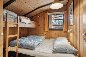 3 bedrooms, iron/ironing board, free WiFi