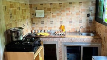 Comfort Apartment | Private kitchen | Full-sized fridge, microwave, oven, stovetop