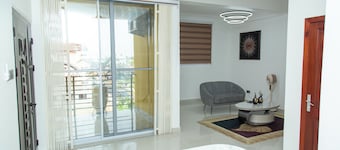 Spacious apartments with AC and WiFi  in vibrant Accra Call 0536595113