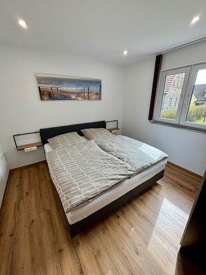 3 bedrooms, free WiFi, bed sheets, wheelchair access