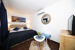 4 habitaciones, tabla de planchar con plancha, wifi y ropa de cama