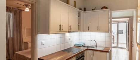 Superior Apartment, 2 Bedrooms, Patio | Private kitchen | Fridge, oven, dishwasher, espresso maker
