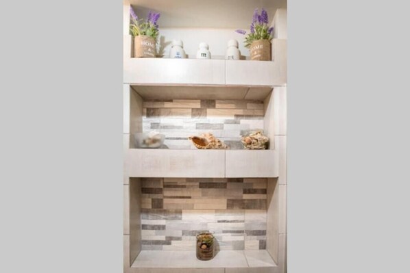 Superior-Apartment, 2 Schlafzimmer, Terrasse | Badezimmer | Badewanne, Haartrockner, Handtücher, Seife