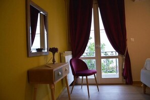 Apartment, 2 Schlafzimmer, Balkon | 2 Schlafzimmer, schallisolierte Zimmer, Bügeleisen/Bügelbrett