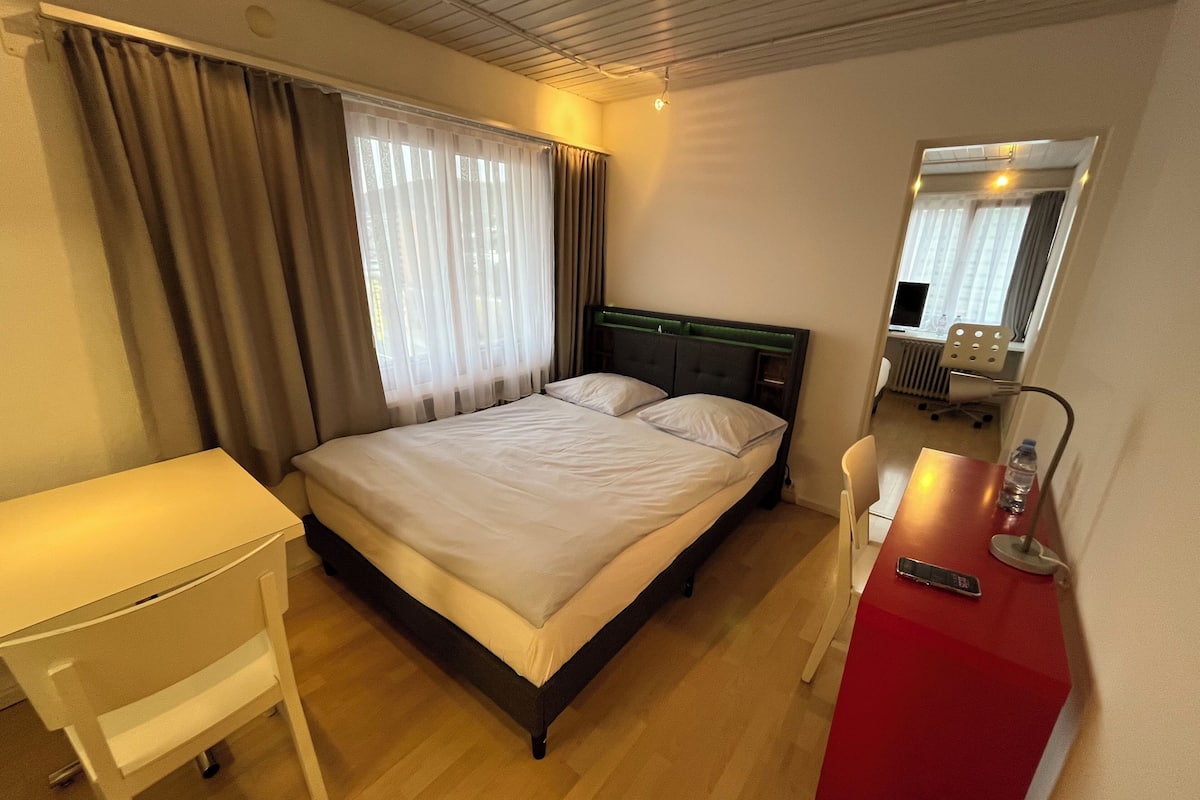 Quadruple Room | Desk, laptop workspace, free WiFi