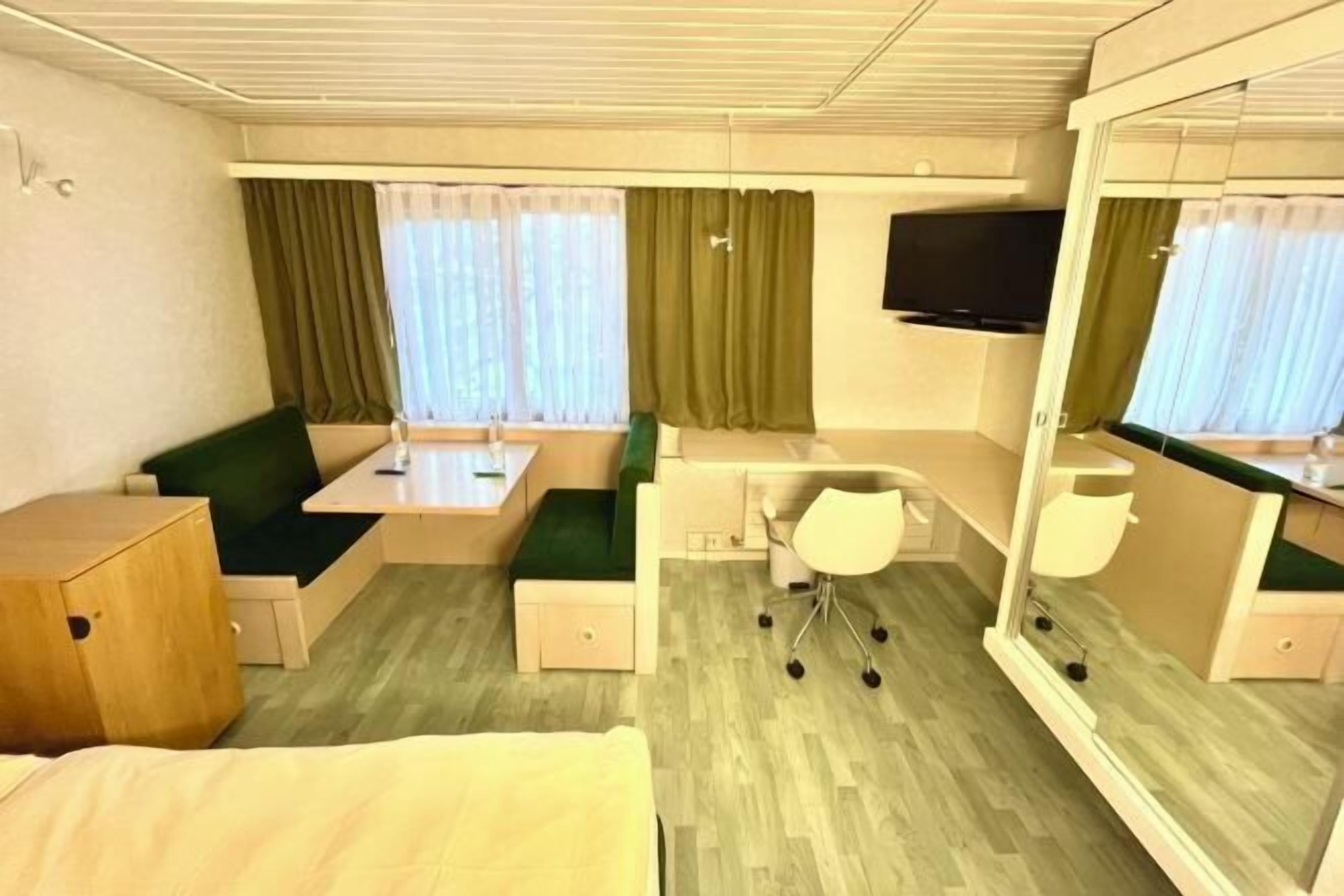 Bureau, espace de travail pour ordinateur portable, Wi-Fi gratuit