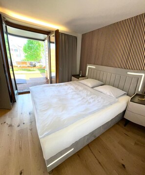 Dobbeltrom – exclusive | Skrivebord, skrivebord for bærbar PC og wi-fi (inkludert)