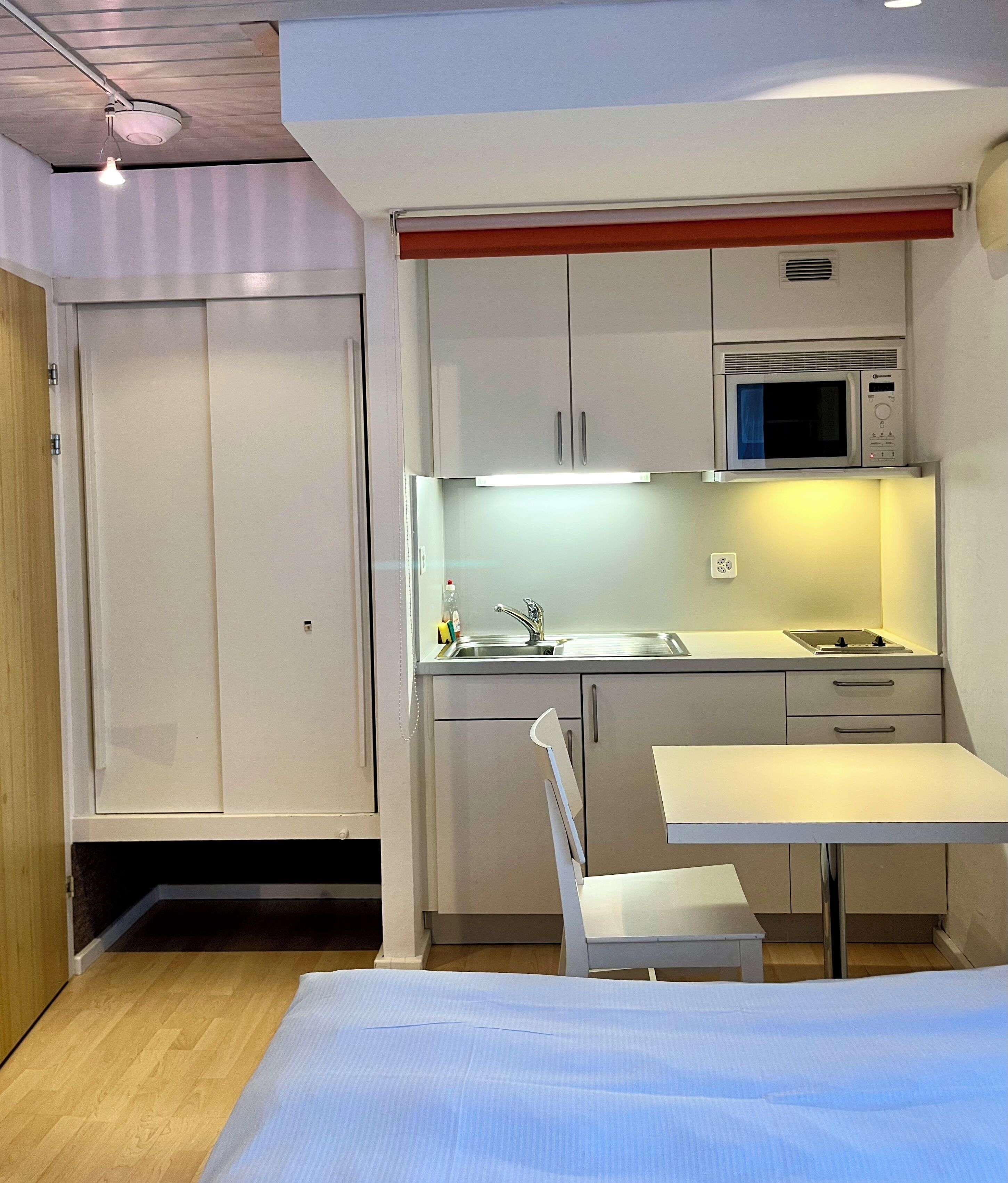 Quarto quádruplo | Escrivaninha, espaço de trabalho para notebook, Wi-Fi de cortesia