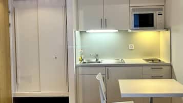 Quadruple Room | Desk, laptop workspace, free WiFi