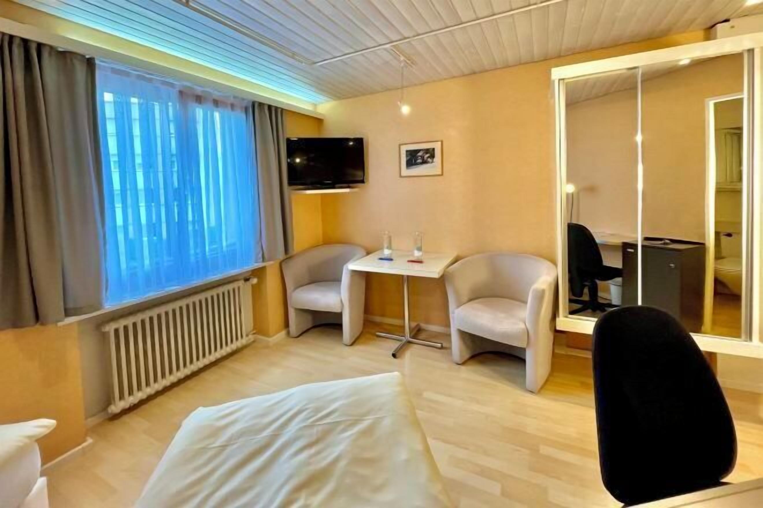 Bureau, espace de travail pour ordinateur portable, Wi-Fi gratuit