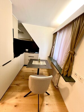 Deluxe Apartment | Living area - Seilers Hotel (Liestal)