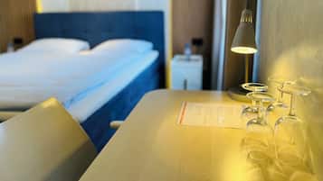 Kamar Double | Meja kerja, ruang kerja ramah laptop, dan Wi-Fi gratis