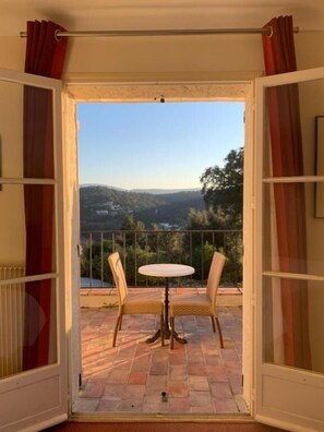 Doppelzimmer, mit Bad | Blick vom Balkon