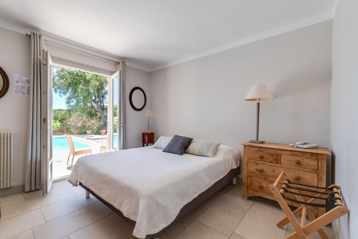 Executive Double Room, Ensuite, Pool View | 1 bedroom, free WiFi