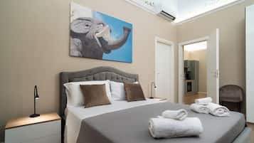 Suite Deluks, pemandangan kota | 1 kamar tidur, tirai kedap cahaya, kedap suara, dan Wi-Fi gratis