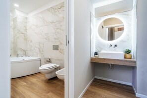 Suíte luxo, vista para a cidade | Banheiro