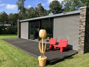 Terrace/patio - Stunning private villa for 6 guests with WIFI, TV, terrace and pets allowed (Hollum)