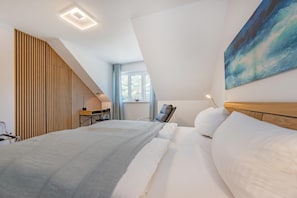 2 bedrooms, desk, iron/ironing board, free WiFi