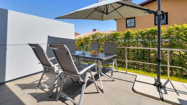 Outdoor dining - Vacation home Nordhorn - your cozy home in Koserow on the Baltic Sea (Ostseebad Kölpinsee)