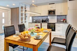 Dining - Vacation home Nordhorn - your cozy home in Koserow on the Baltic Sea (Ostseebad Kölpinsee)