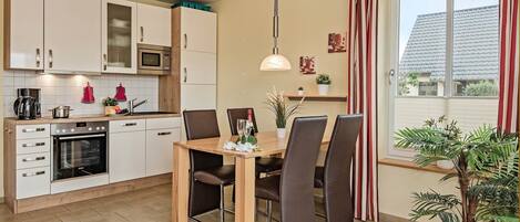 雪櫃、微波爐、焗爐、爐具